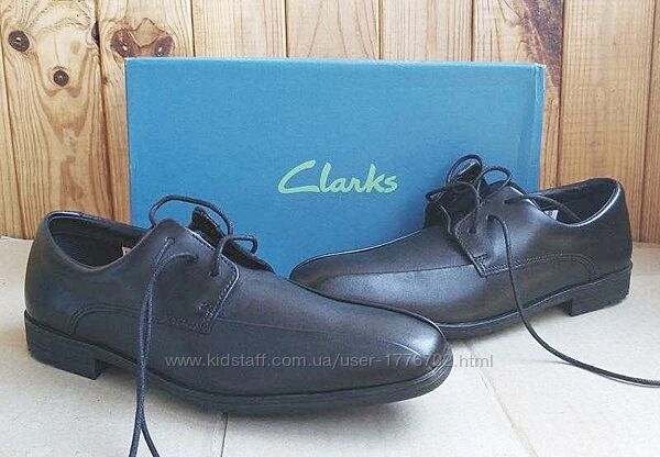 Новые кожные удобные туфли полуботинки Clarks оригинал  