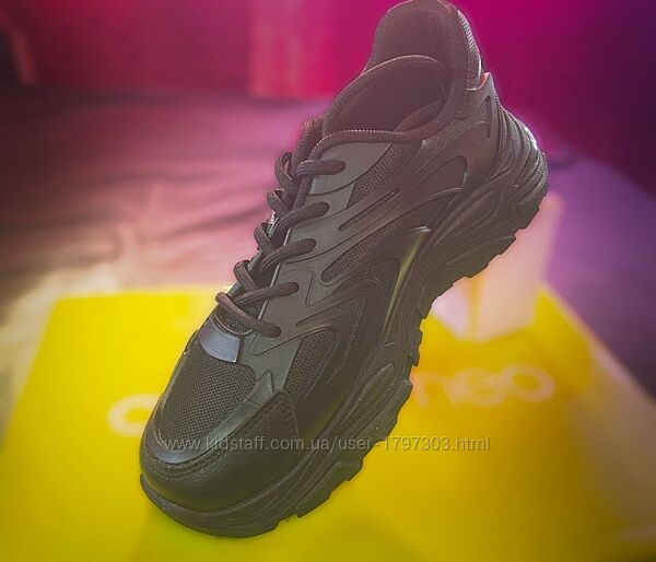 Кросівки жіночі