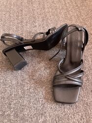 Жіночі босоніжки 