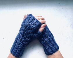Вязаные варежки и митенки женские, связанные вручную