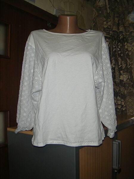 Комфортная трикотажная блуза с широким рукавом из прошвы, размер М