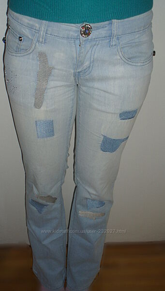  Світлі літні жіночі джинси з нашивками широка штанка
