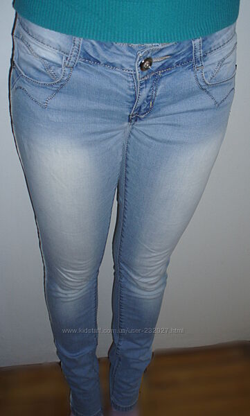 Літні джинси збоку з полоскою одягнуто на 27р ОБ 90