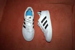 Кросівки фірми adidas 44,5 розміру по устілці 28 см.