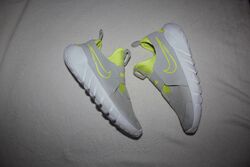 Кроссовки фирмы NIke 39 размера по стельке 25 см. 