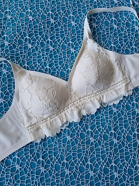 Кружевной комплект бюстгальтер и трусики