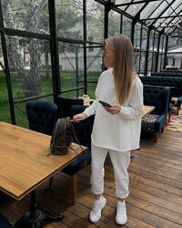 Стильний  жіночий костюм з джоггерами