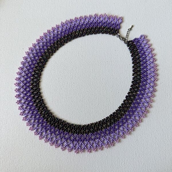 Фиолетовое ожерелье из бисера Силянка