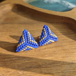 Синие треугольные серьги гвоздики из бисера Miyuki, бисерные серьги