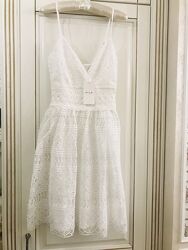 Нарядное белое кружевное платье vila