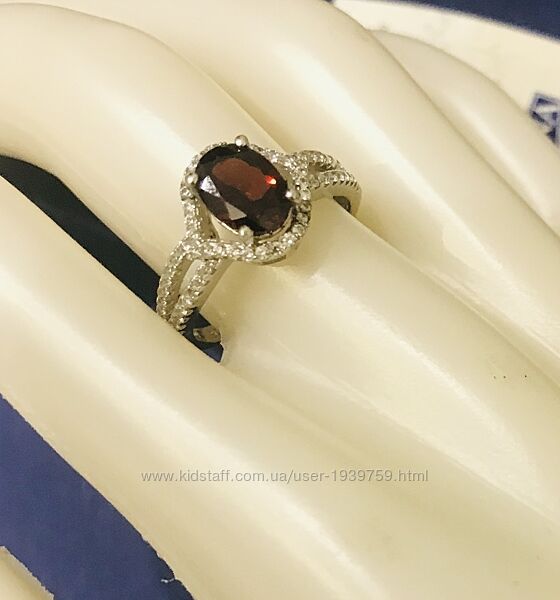 Серебряное кольцо с натуральным камнем гранат от ювелирного дома ZARINA 