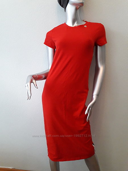 Платье спортивное ярко красного цвета с коротким рукавом 