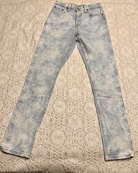 Продам джинси Levis у стані нових