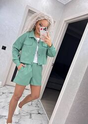 Костюм с длинными рукавами и шортами