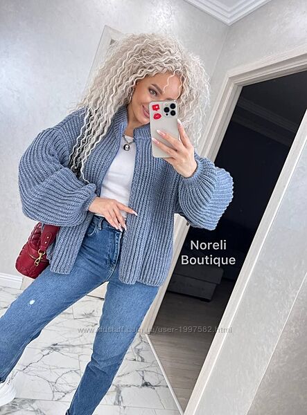 Объемный жакет Глория. Круглая горловина. Спереди змейка. Заниженная лини