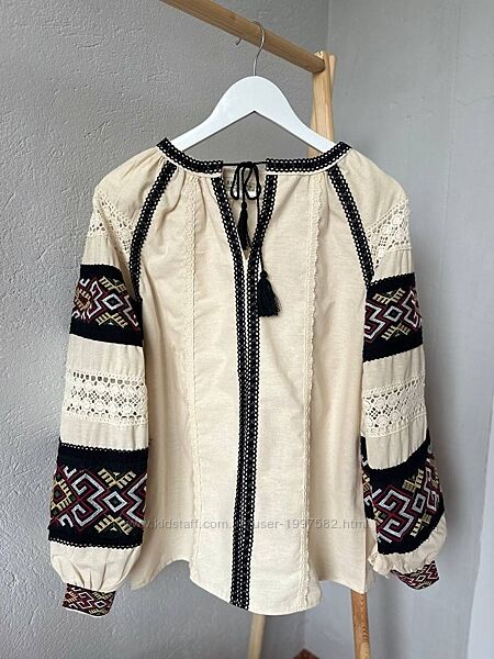 Жіноча вишиванка літня сучасна мережка блуза вишита сорочка з мереживом