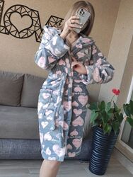 М&acuteякий затишний халатик з капюшоном 