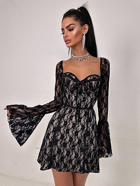 Вечірня сукня міні з чашками з мереживом з довгим рукавом чорна біла