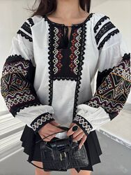 Жіноча вишиванка літня сучасна мережка блуза вишита сорочка чорна біла