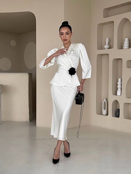 Вечірній костюм шовковий зі спідницею максі з блузою з довгим рукавом