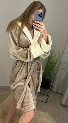 М&acuteякий затишний халатик з капюшоном 