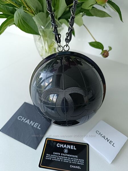 Кругла сумочка Chanel