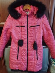 Красивая яркая куртка для девочки