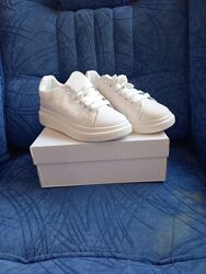 Жіночі підліткові шкіряні білі фабричні кросівки фірми xifa