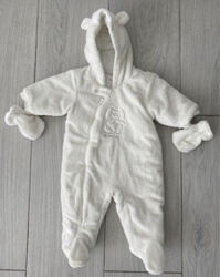 Чоловічок для немовля, білий, мякенький та теплий. В комплекті рукавички. 