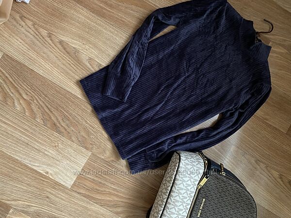 Красивий бархатний гольфік розпродаж