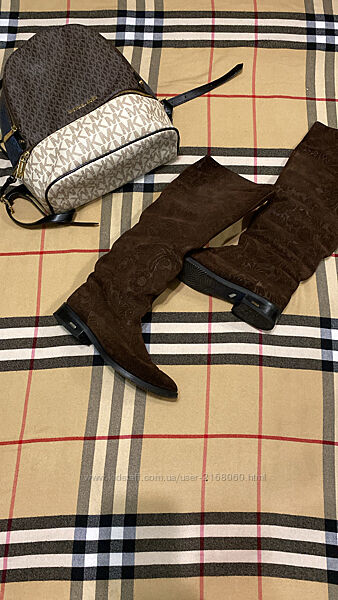 Продаю жіночі замшеві чоботи Італійські дуже якісні супер ціна.