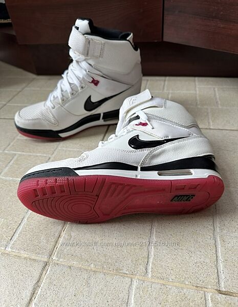 Кроссовки Nike на танкетке