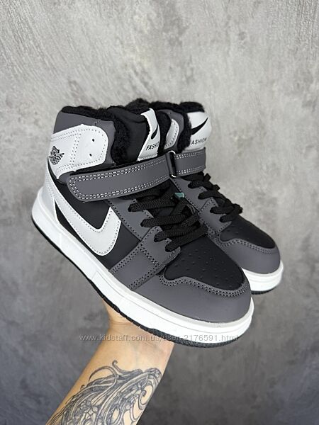 Кросівки зима розміри від 32-37  шкарпетки в подарунок