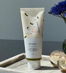 Пінка очищуюча з екстрактом чорних соєвих бобів Round Lab Soybean Cleanser 150 мл