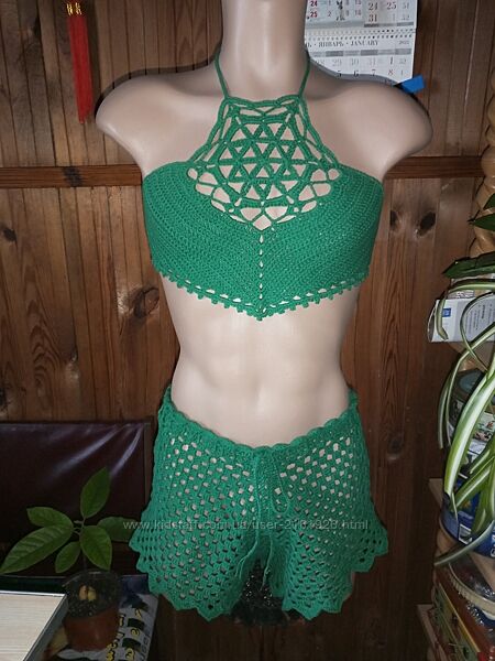 Літній комплект топ, шортики й легка шапочка-сітка