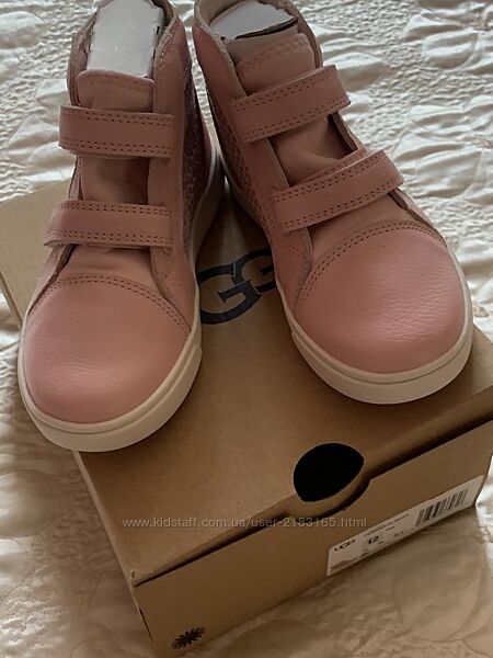 Черевики дитячі для дівчинки. Фірма UGG.