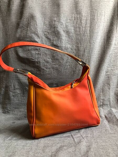 Яскрава сумка багет