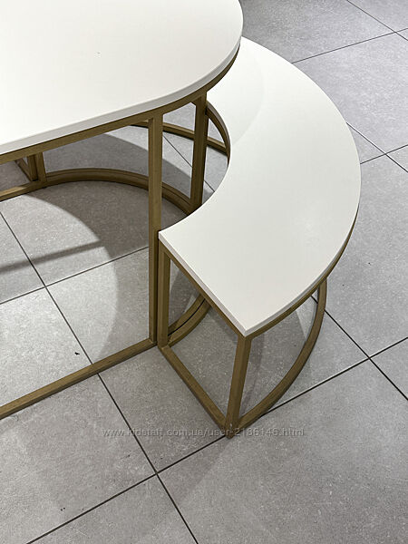 Продам стильний овалний стіл з двома напівкруглими лавками