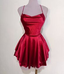 Атласна сукня з відкритою спиною