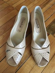 Продам элегантные женские туфли с открытым носком Gerwinia